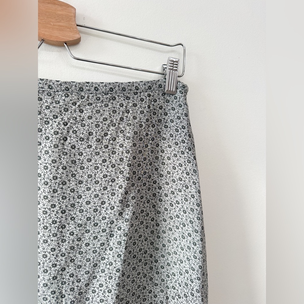 Sandwich Skirt -Floral - Blue/Grey Viscose- Below Knee - Size 40 (8) - Picture 13 of 13
